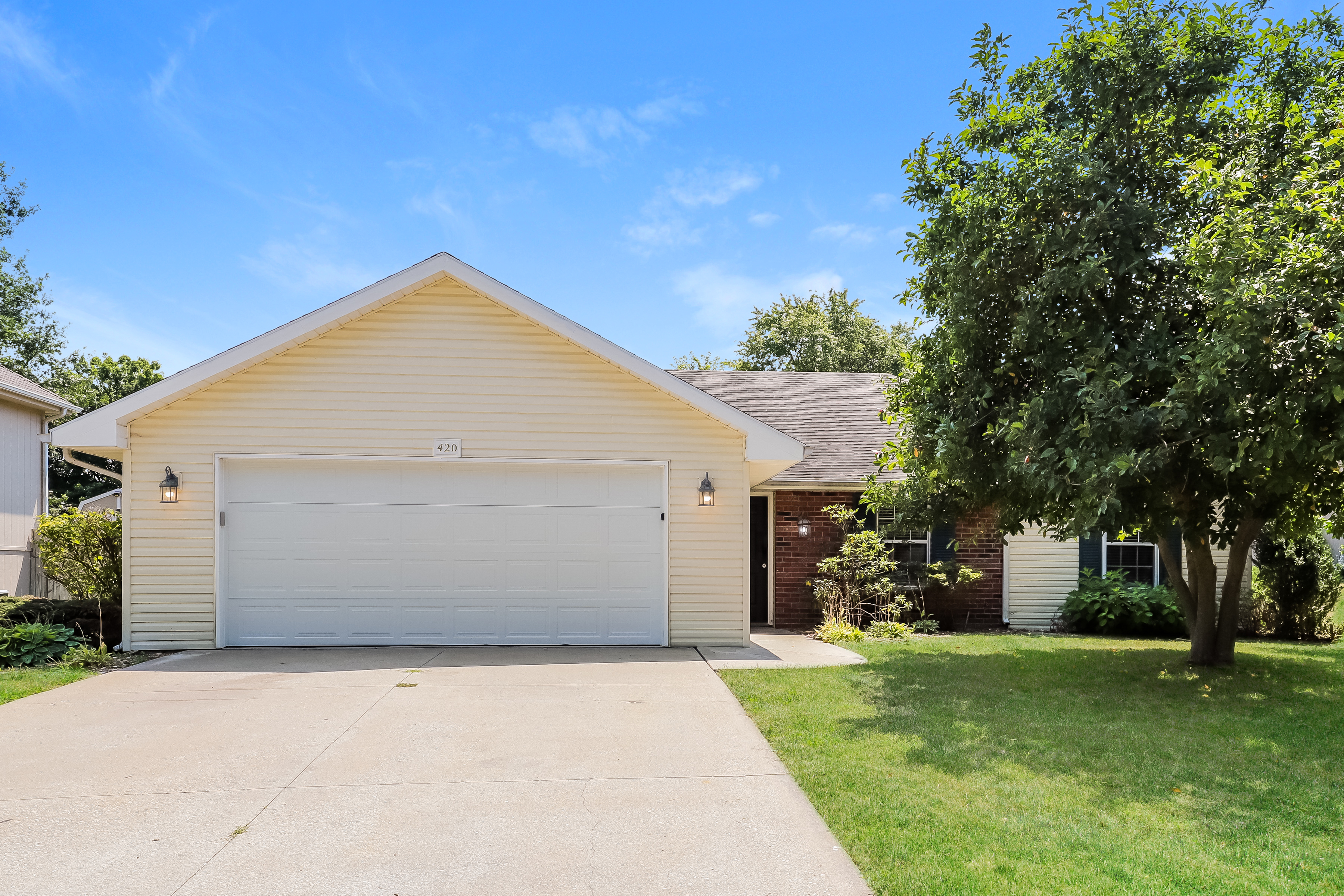 420 S E ALGER DR BLUE SPRINGS, MO 64014